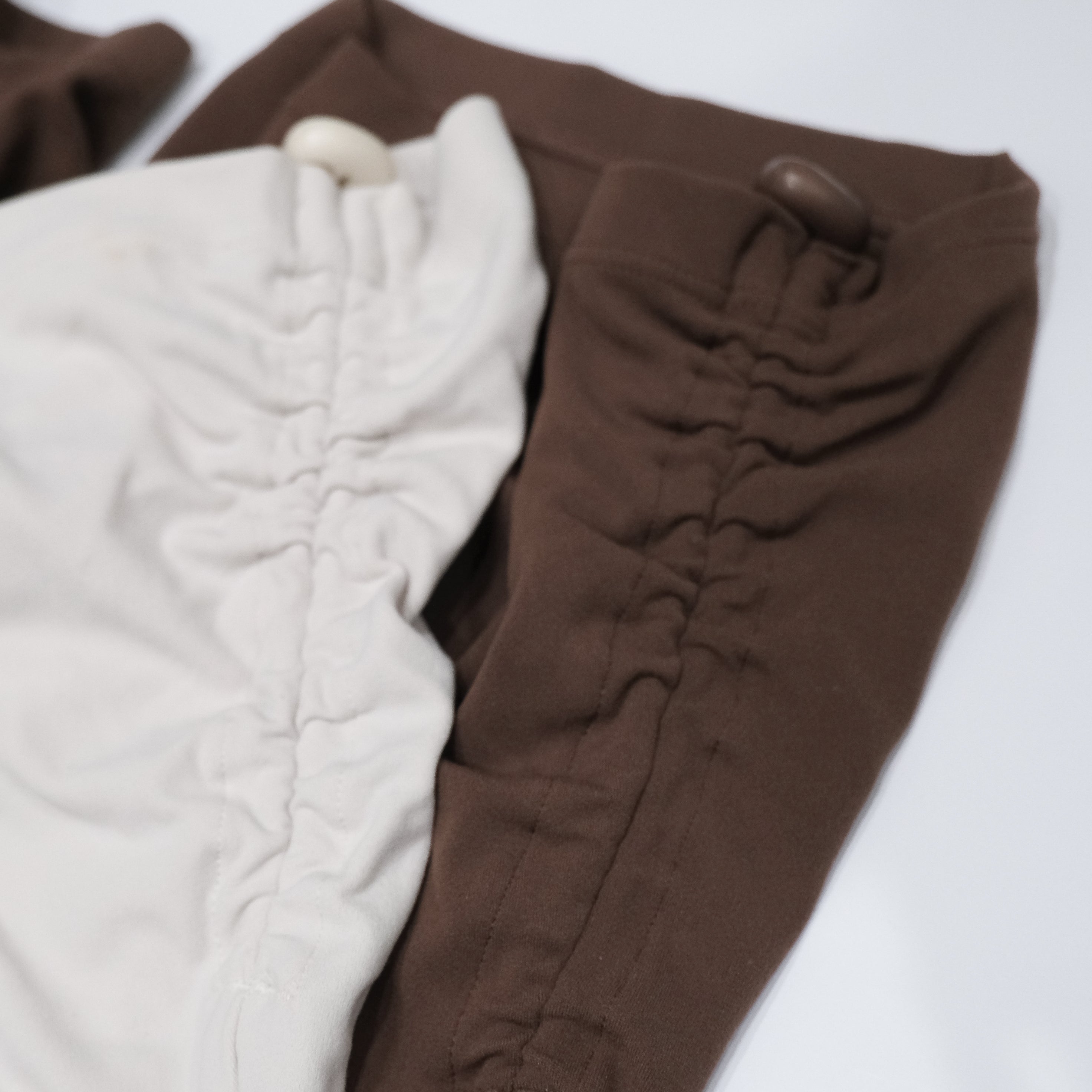 西岸卡翹抽繩短褲（灰白色/可可色/黑色）